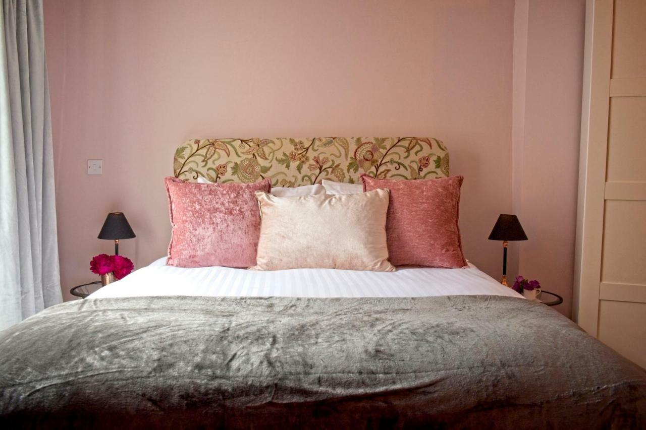 The Old Vicarage Hotel & Restaurant Bridgwater Zewnętrze zdjęcie A bedroom at the hotel